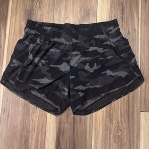 Athleta Running Shorts Womens Medium Camo Lined Zip Pocket Athletic Gym